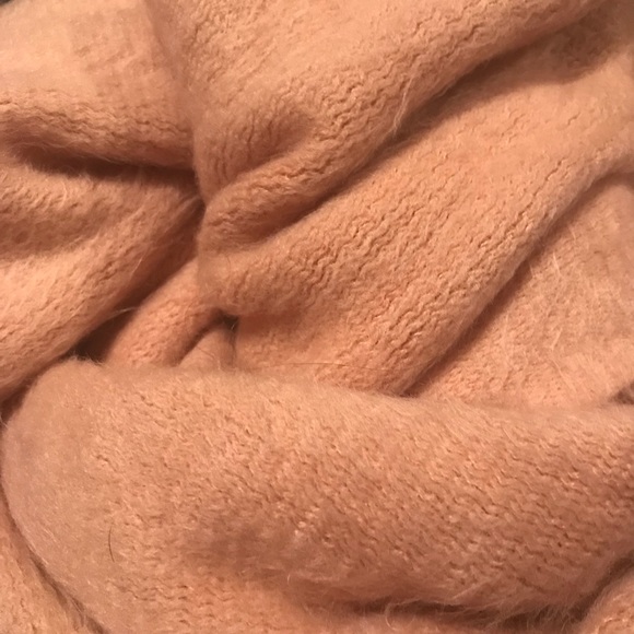 Blush scarf 🧣 SO soft! - Picture 2 of 4